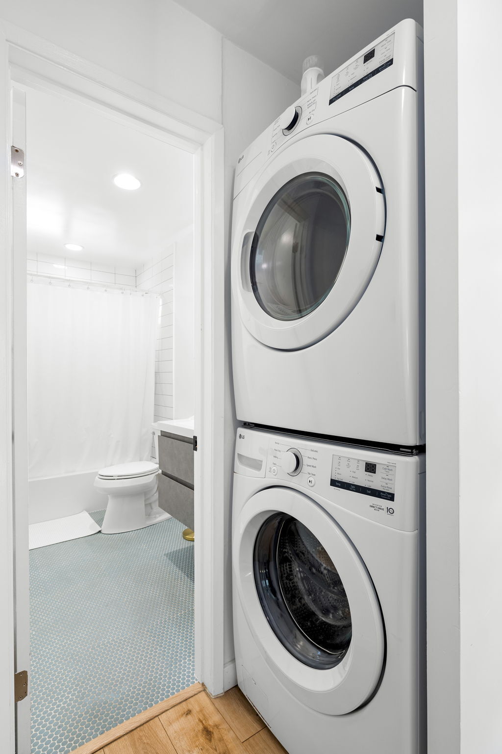 Building Photo - 321 N Gertruda Ave