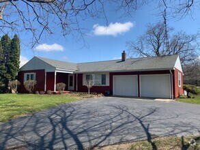 Building Photo - 3 Bedroom 1 Bath Ranch in Berrien Springs