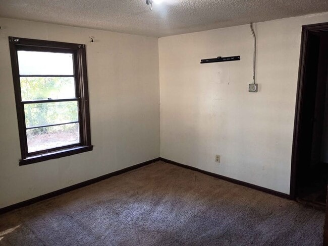 Building Photo - 304 Wells Ave