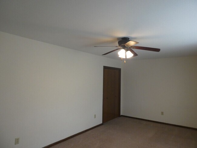 Building Photo - 1409 Joann St