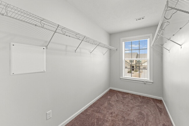 Building Photo - 597 Vinings Dr