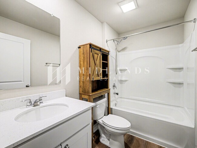 Building Photo - Ranch in Gretna Schools