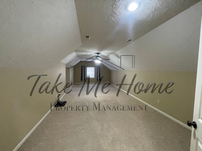 Building Photo - 4 Bedroom Home in Kickapoo District!