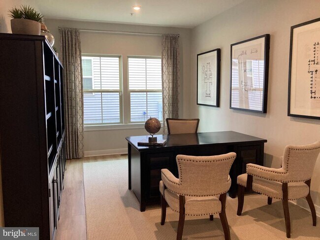 Building Photo - 7045 Eaglehead Dr