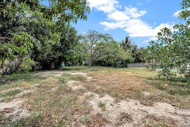 Building Photo - 2415 Pierce St