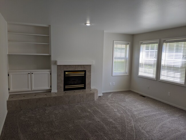 Building Photo - Hayden Idaho Condo