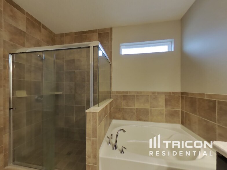 Building Photo - 5095 Brilliance Cir