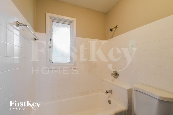Building Photo - 3120 Durwood Dr