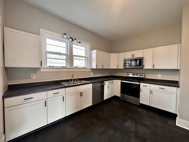 Building Photo - Updated 2-Bedroom Home with Modern Upgrade...