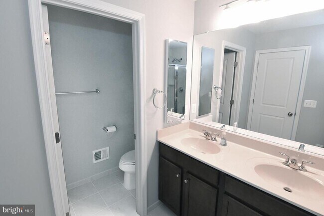 Building Photo - 165 Solara Dr