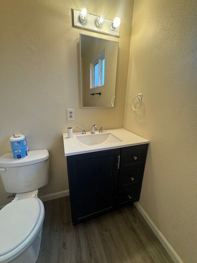 Building Photo - Charming 3 Bedroom, 2 Bathroom Located in Rancho Cordova.