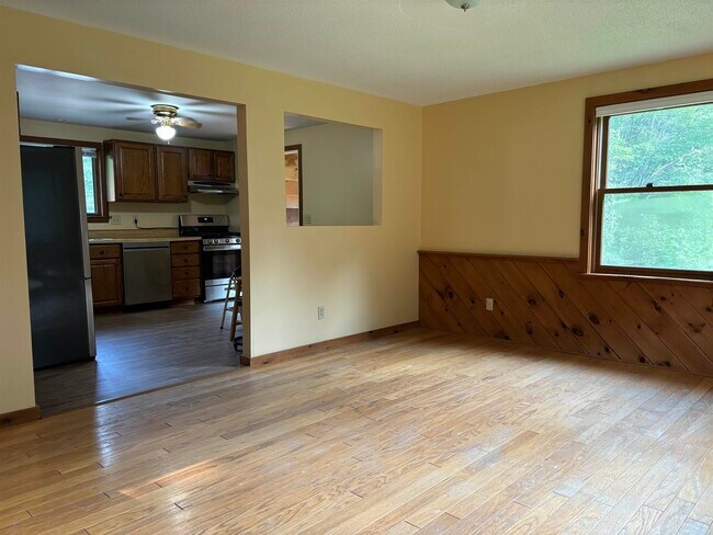 Building Photo - 147 Mansion Rd