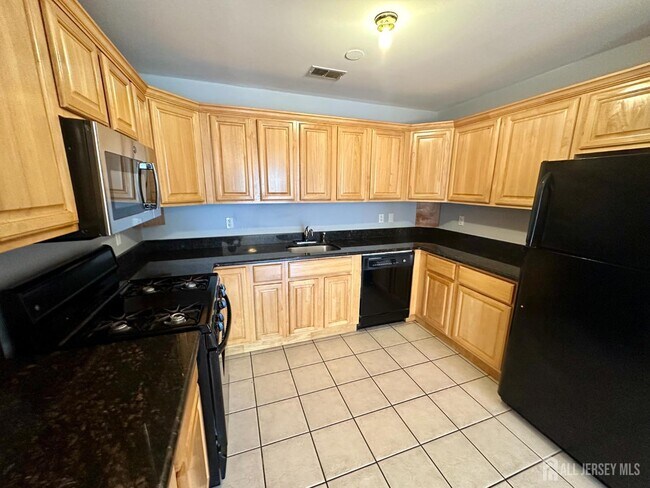 Building Photo - 111 Harris Ave