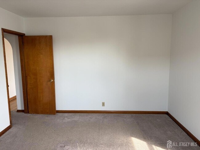 Building Photo - 123 Heald St