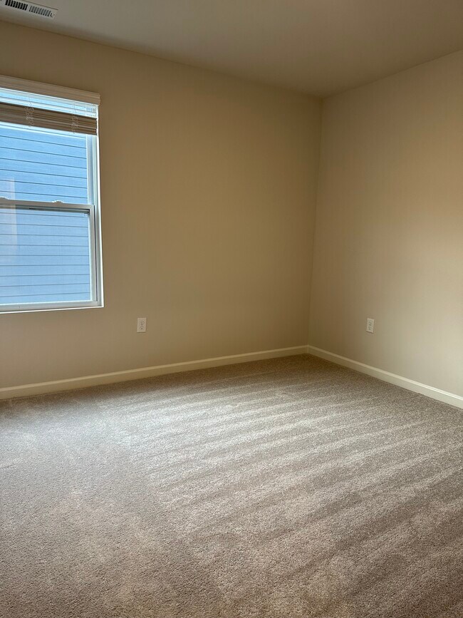 Building Photo - 2252 Robert Gwynne Dr