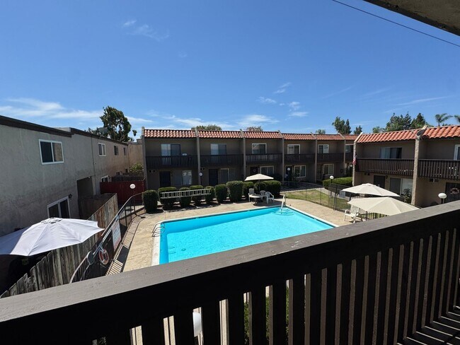 Building Photo - 2 bed - 1.5 bath townhouse