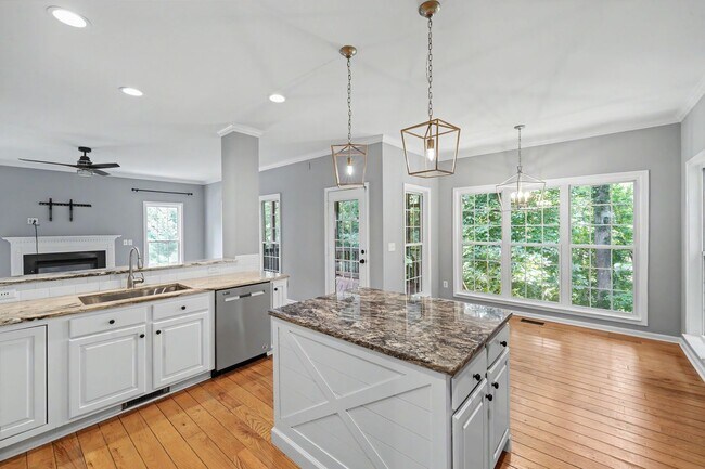 Building Photo - Exceptional 5-Bedroom Home with Finished Basement in Prime Location!