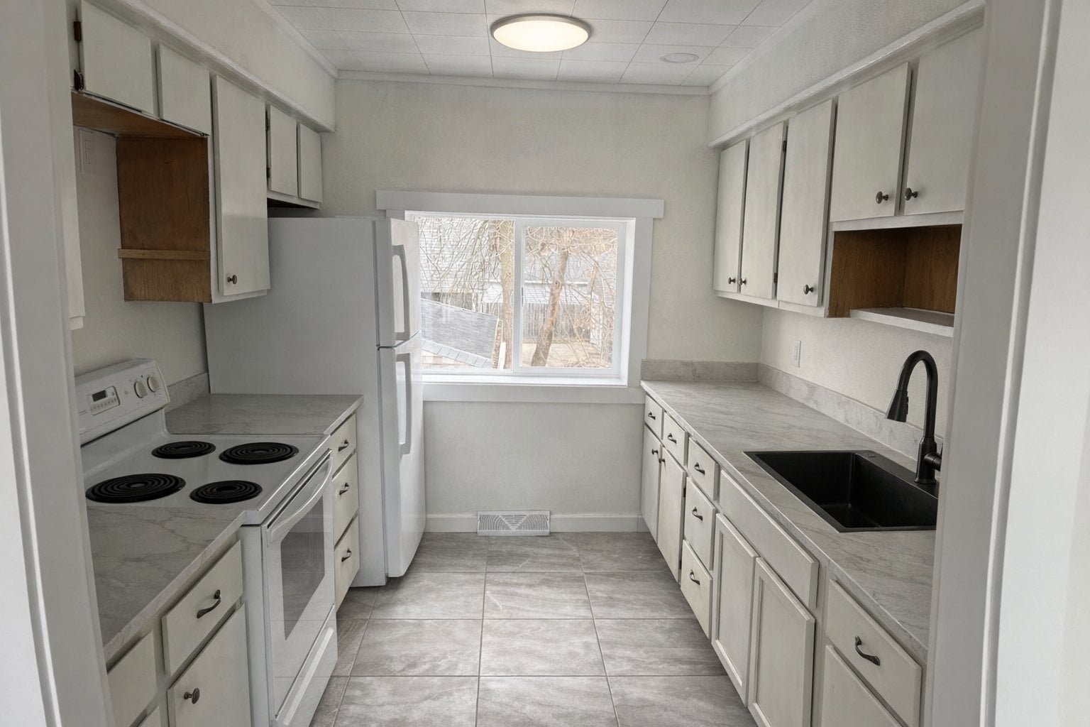 Building Photo - 716 W Bell Ave