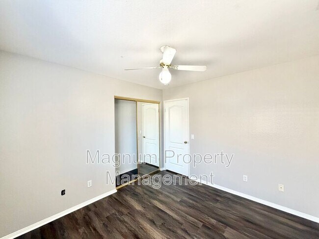 Building Photo - 27071 School Park Dr
