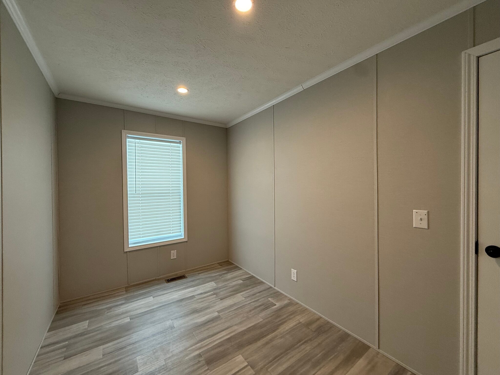 Building Photo - 29811 W Essex Ct