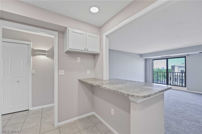 Building Photo - 12500 Edgewater Dr
