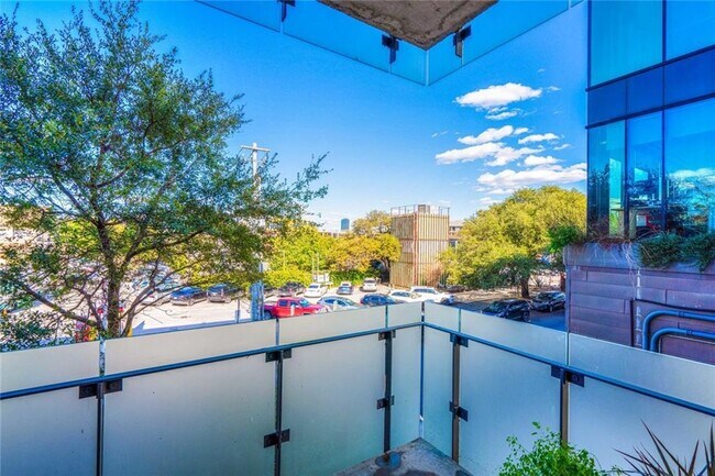 Building Photo - 1401 Eva St