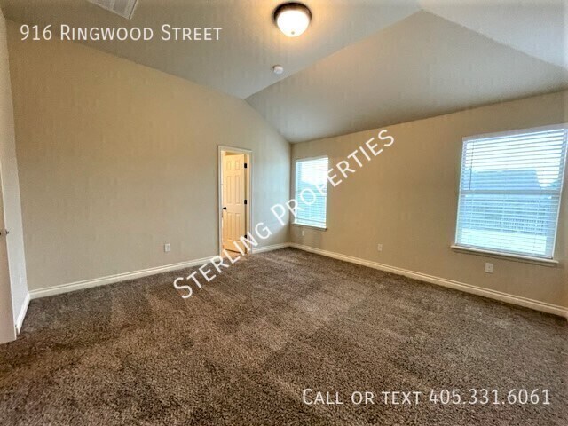 Building Photo - 916 Ringwood St