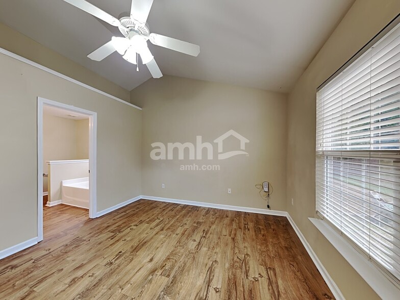 Building Photo - 32 Riverbed Dr