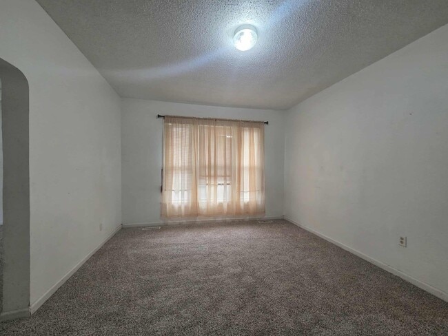 Building Photo - Spacious Home with large back yard!