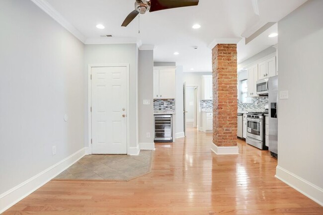 Building Photo - Amazing Anacostia 3 Bedroom with Parking I...