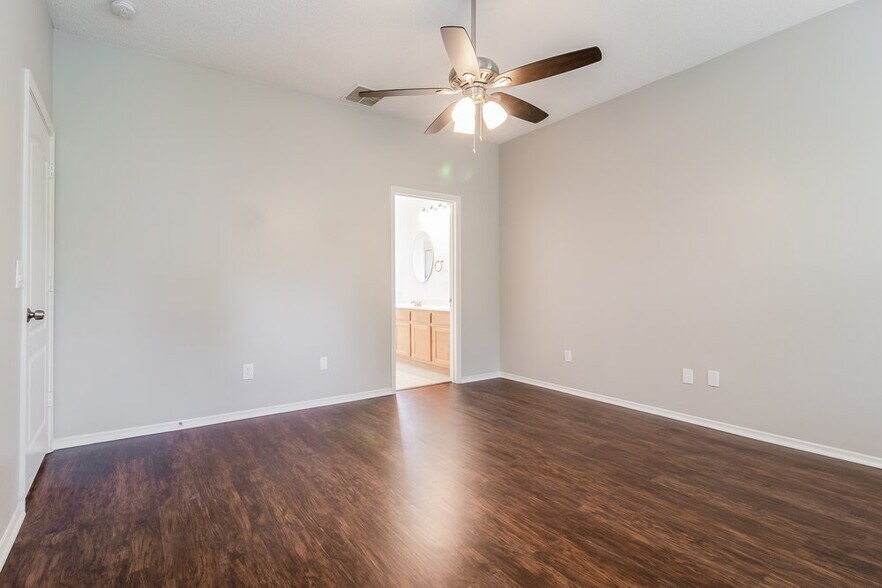 Building Photo - 1136 Cherry Valley Way