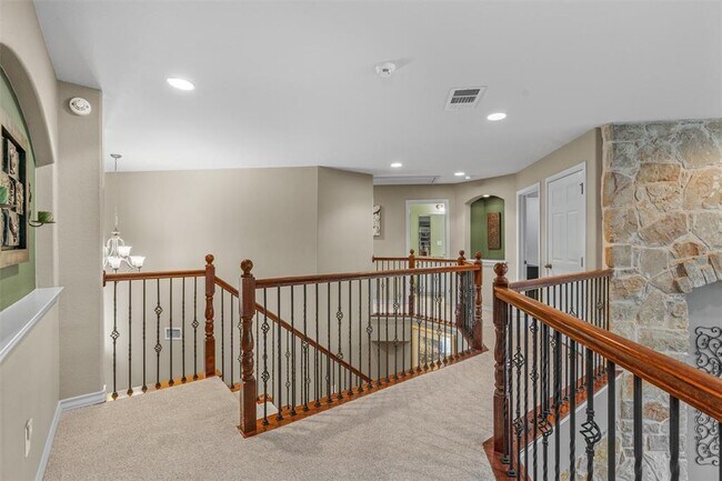 Building Photo - 7505 Roaring Springs Dr