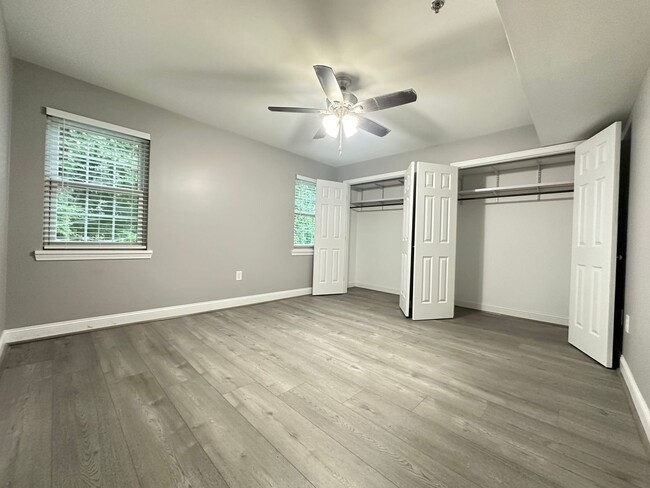 Building Photo - Main Level Condo for rent in Vestavia Hill...