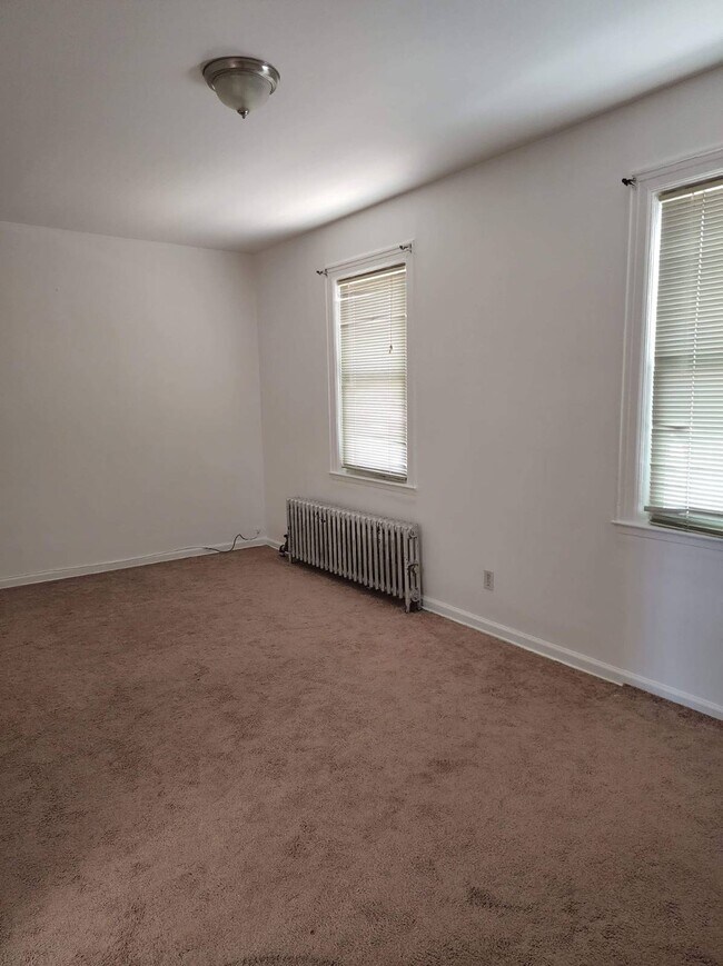 Building Photo - 36-40-40 Crescent St