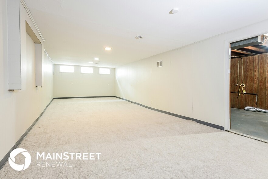 Building Photo - 2154 Christy Dr