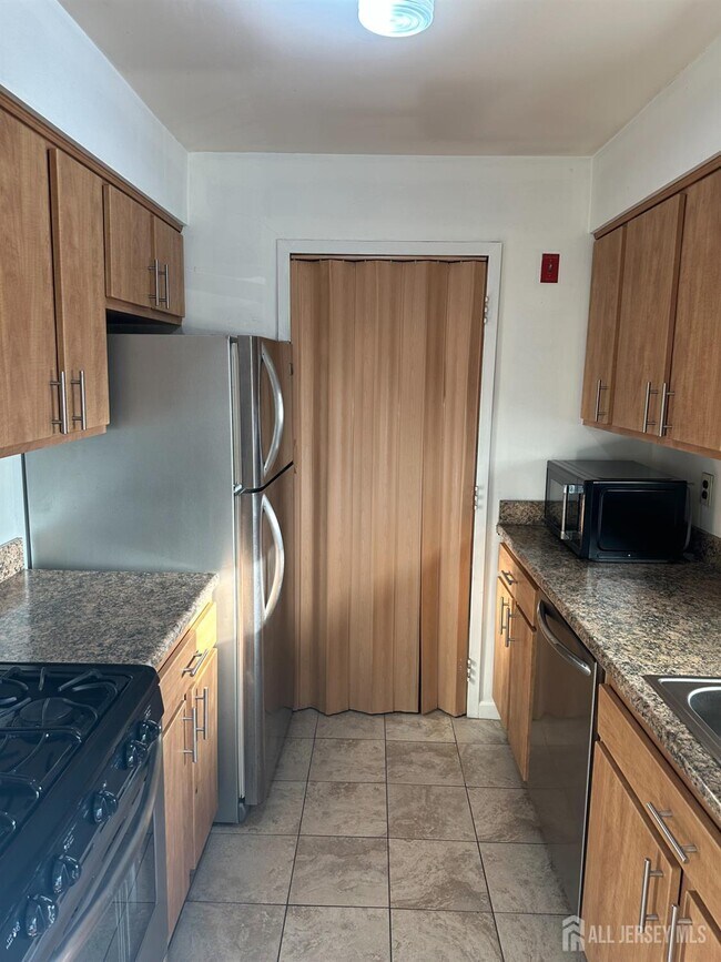 Building Photo - 142 Beverly Hill Terrace