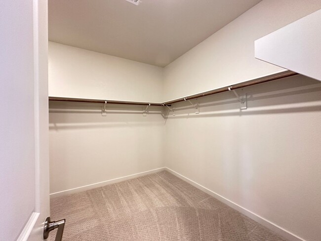 Building Photo - Summerlin West