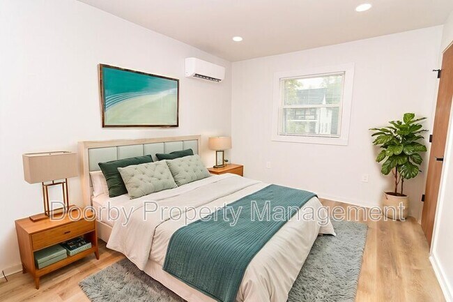 Building Photo - 1808 E 13th St