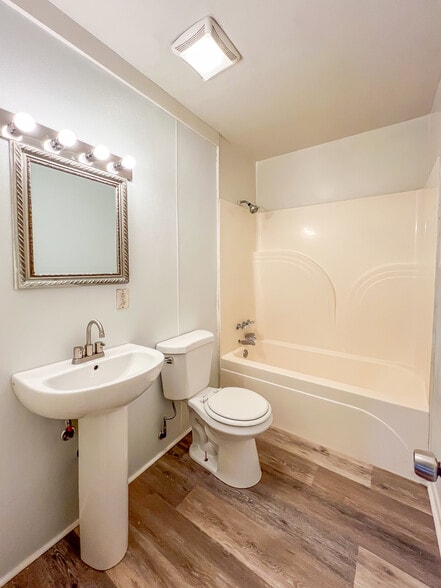 Building Photo - 1416 Minefee St