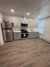 Building Photo - 60 James St