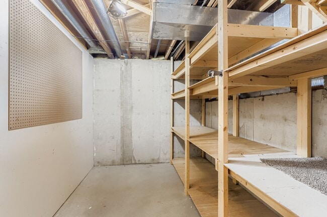 Building Photo - 577 Hilltop St