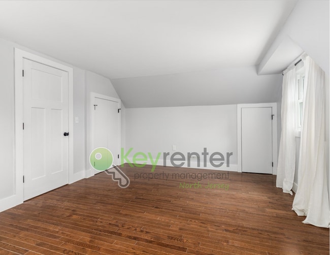 Building Photo - Spacious Clifton Cape with Finished Baseme...