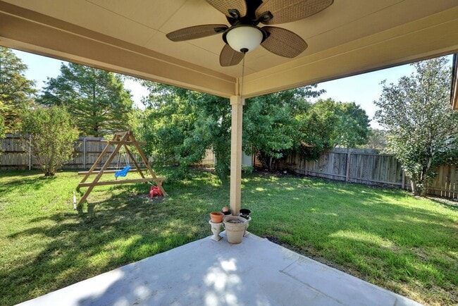 Building Photo - Spacious 4-Bedroom Gem with Office in Desi...