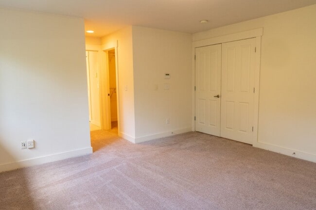 Building Photo - 4bd/2.5ba Seattle Home
