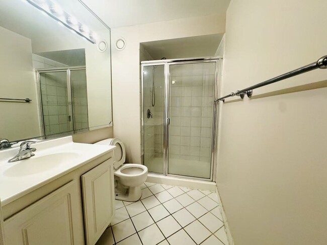 Building Photo - 345 N La Salle Dr