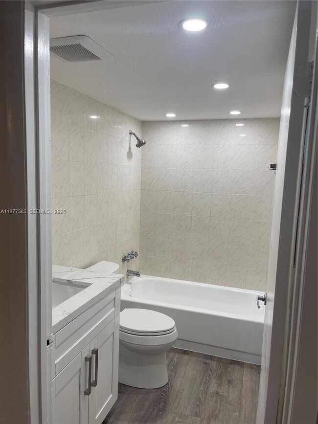 Building Photo - 3868 NE 169th St