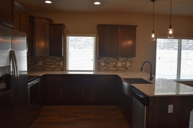 Building Photo - Upscale 4 Bedroom 3.5 Bathroom Home in Fayetteville!!