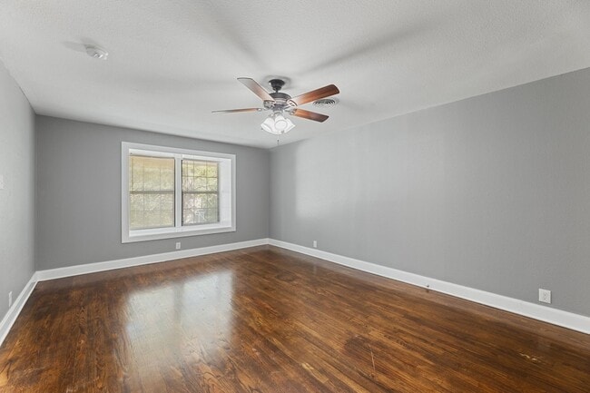 Building Photo - 2516 Halbert St