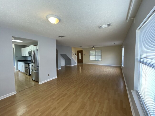 Building Photo - Converse 4 bedroom 2.5 bath 2334 sqft with...