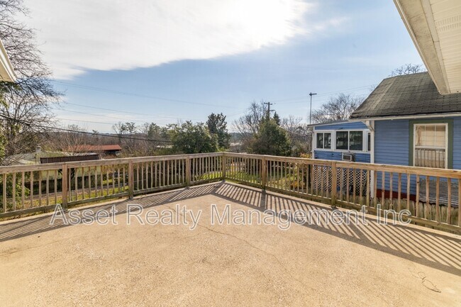 Building Photo - 1006 Freemason St